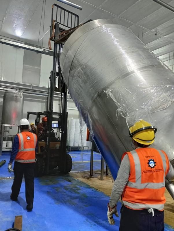 Instalacion de tanque inoxidable - Planta Ovosur